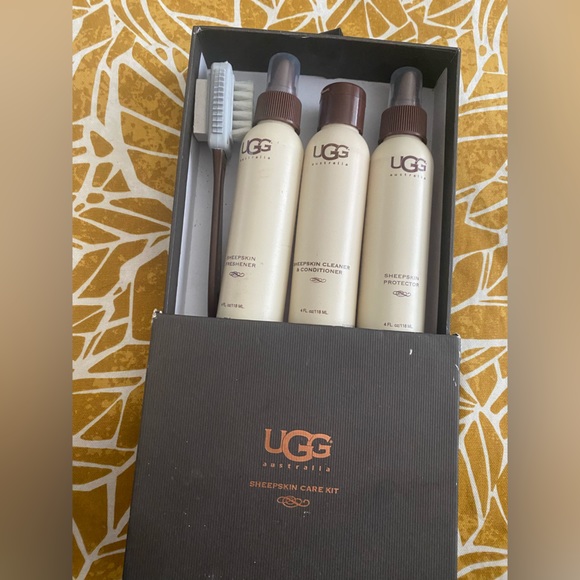 UGG  Sheepskin Care Kit - Picture 2 of 4
